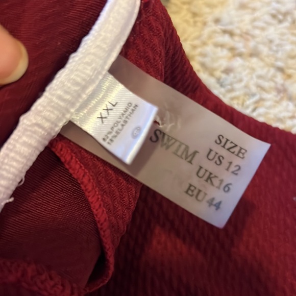 Dark red bikini - Picture 4 of 4